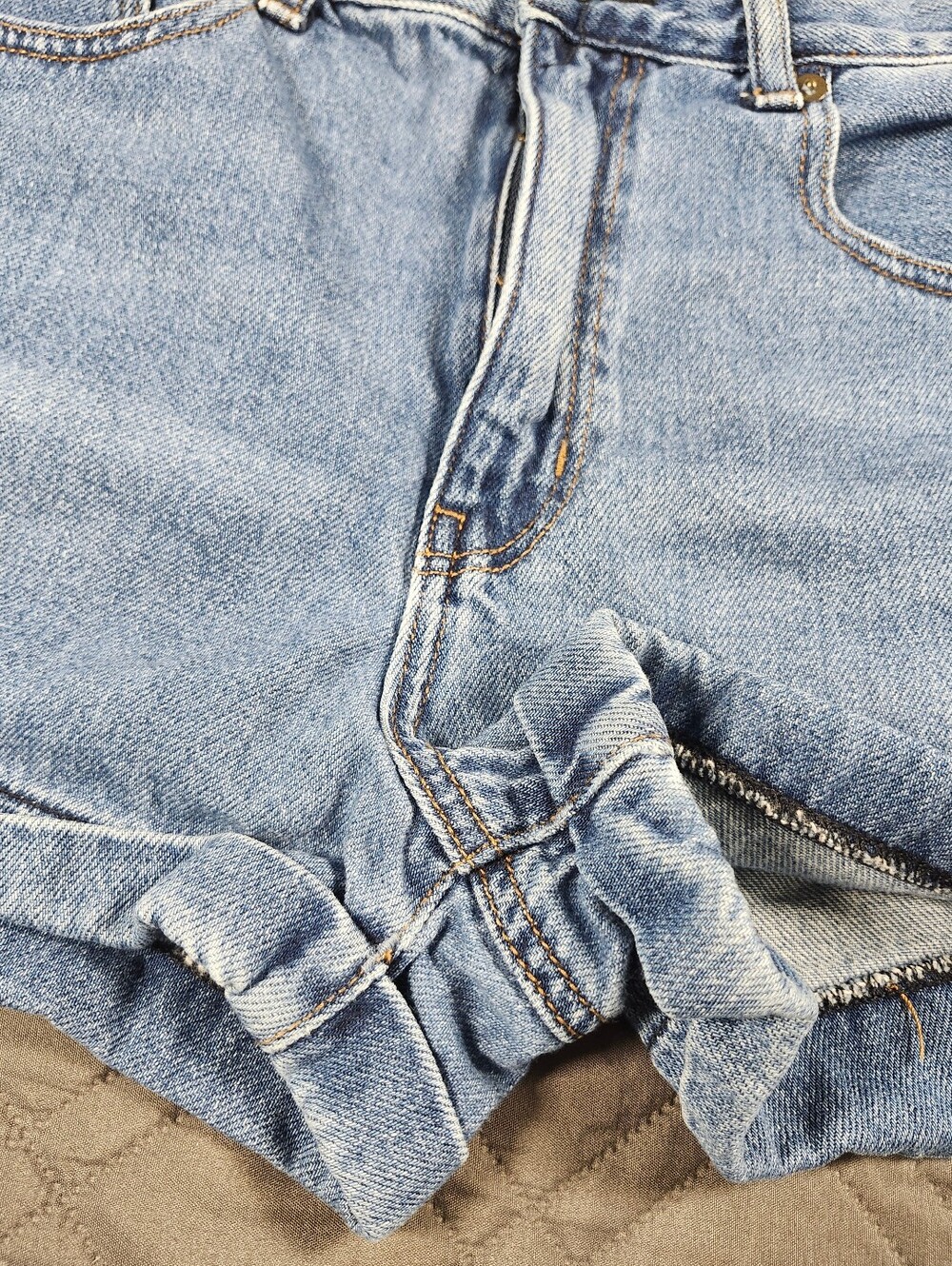 American Eagle light blue denim cuffed mom shorts mid-rise fit size 6 - Picture 4 of 12